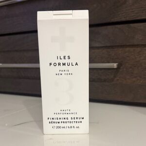 Iles Formula Finishing Serum
